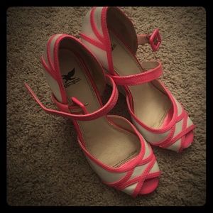 Couldn’t find the photo of the shoes.